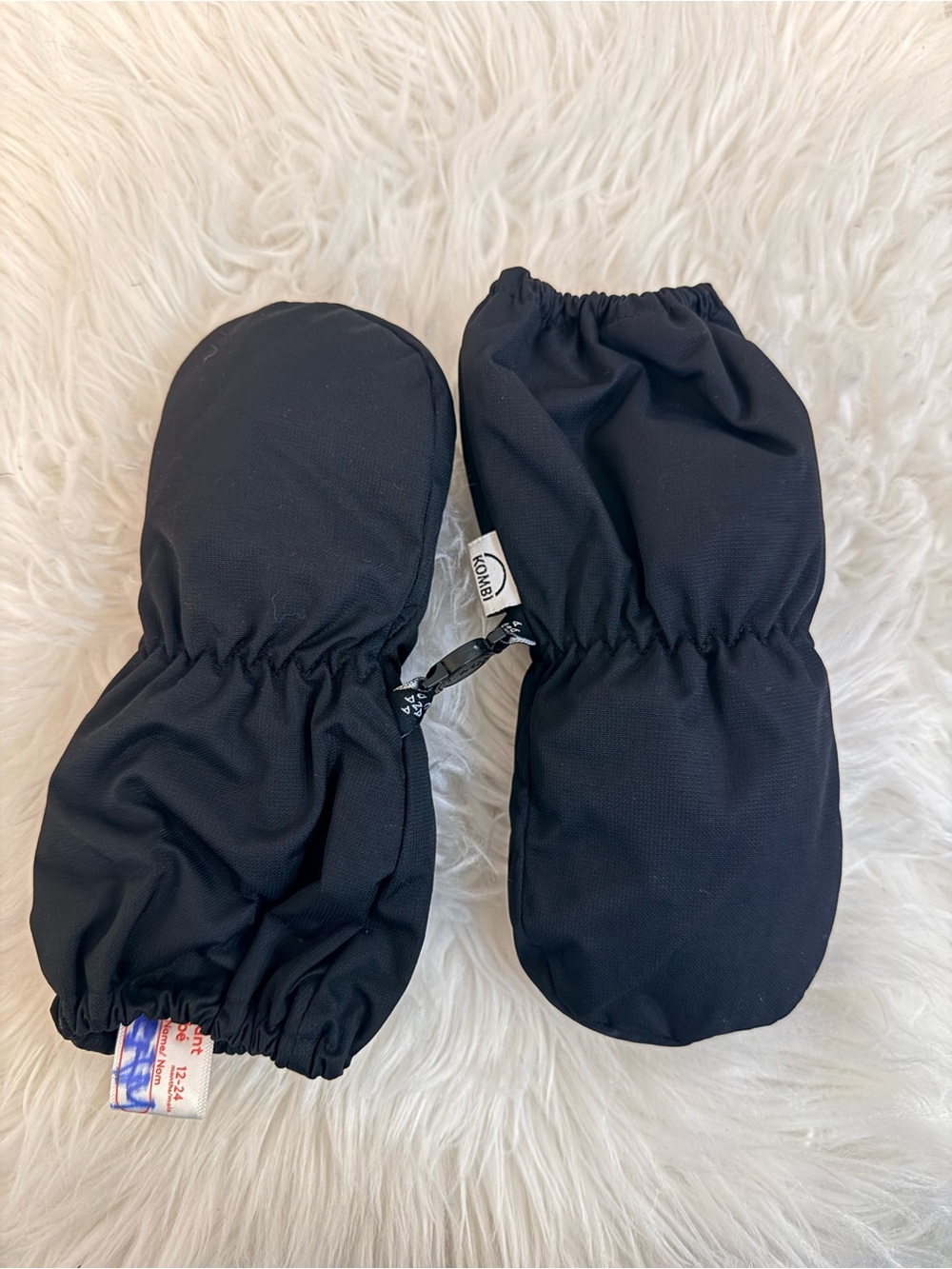 💫10/$25 • Kombi The Tod Mitt Black Mittens
